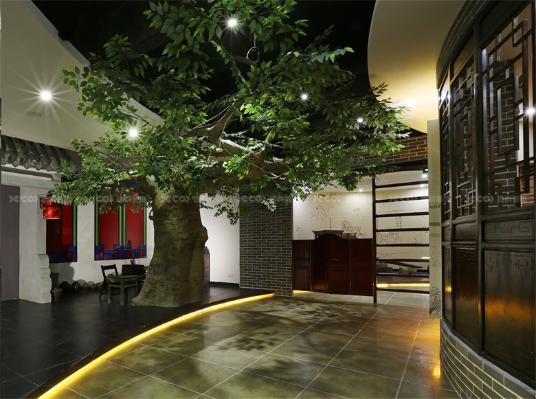 如何通过展馆设计来创造一个引人入胜的展示场景？