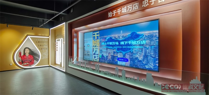 如何利用情感增强互动展厅设计的吸引力？